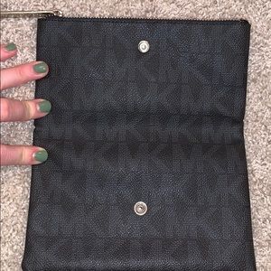 MICHAEL KORS CLUTCH